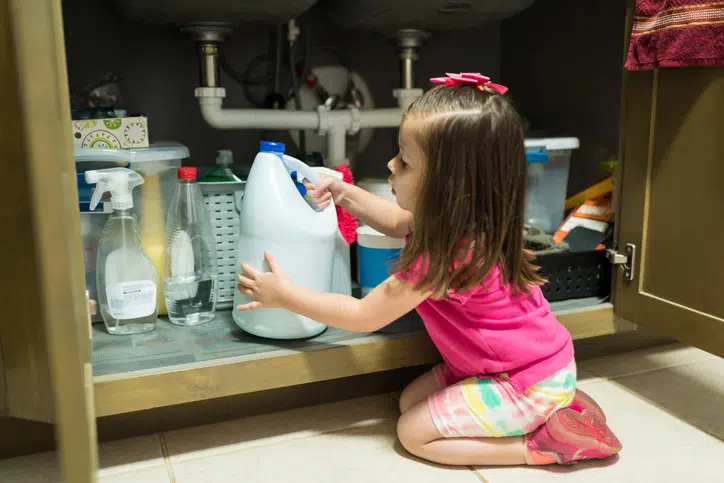 Kinderveiligheid gevaarlijke middelen buiten handbereik