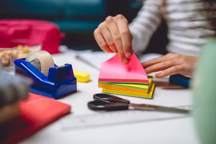 Valentijnsdag DIY sticky notes schrijven