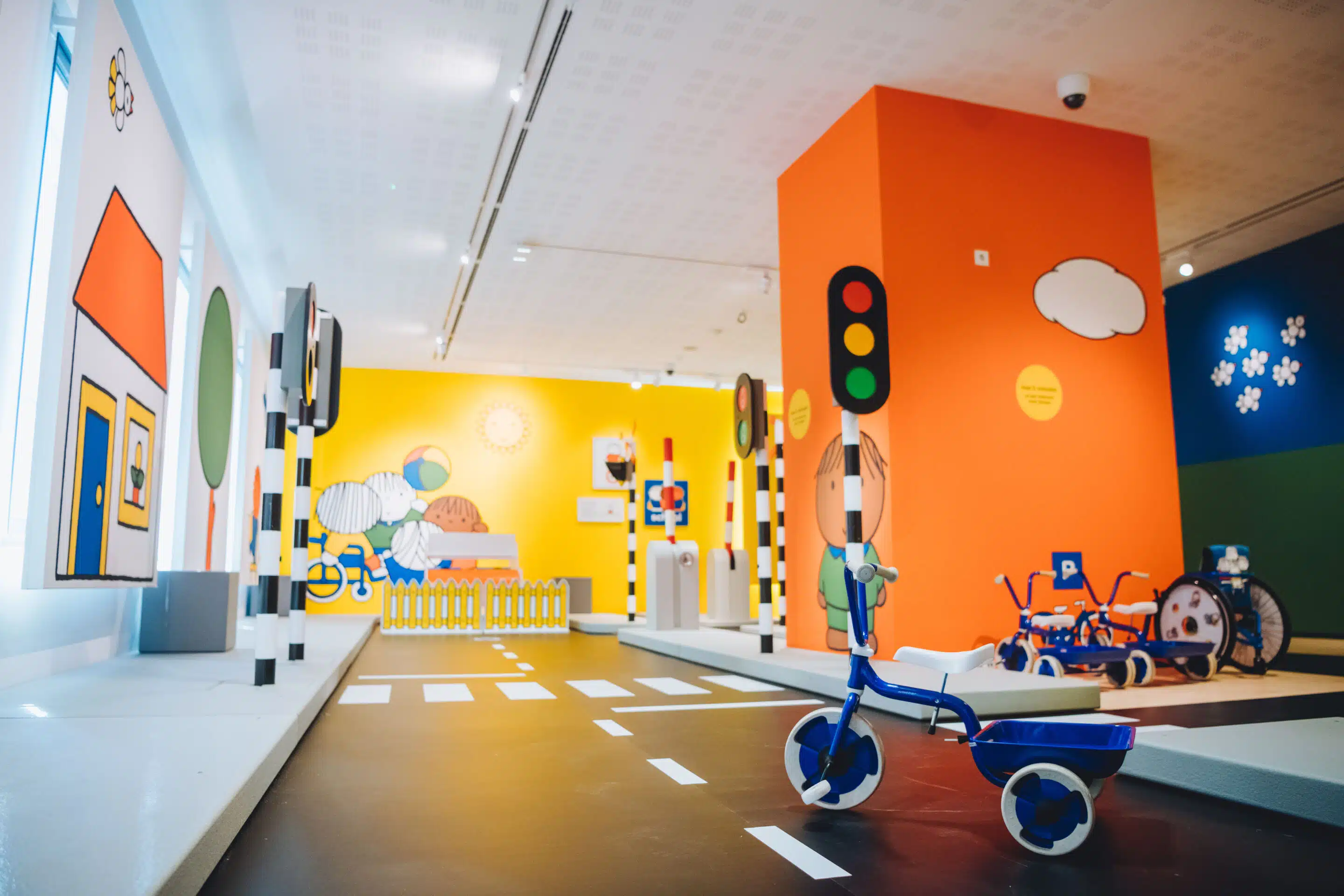 nijntje museum - nijntje verkeersplein met fietsjes