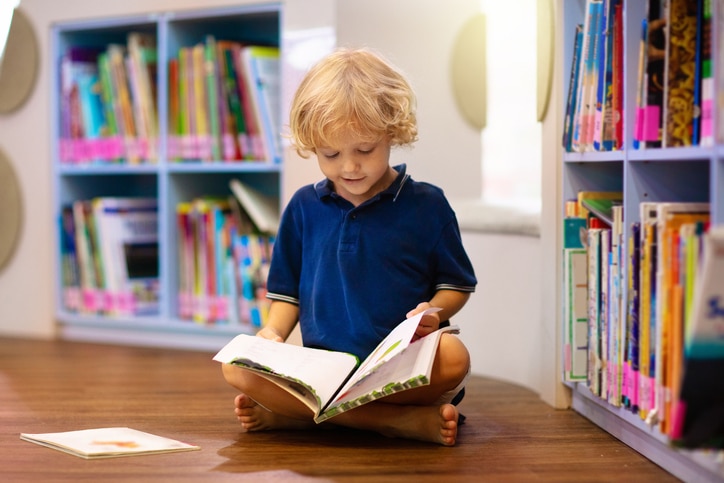 Voorlezen aan kinderen van 2 tot 4 jaar bibliotheek