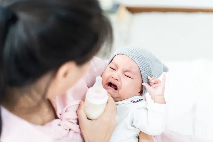 Je baby weigert de fles als je borstvoeding en flesvoeding geeft