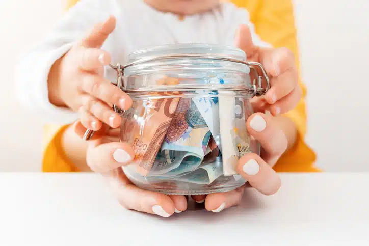 kosten bevalling baby met potje geld