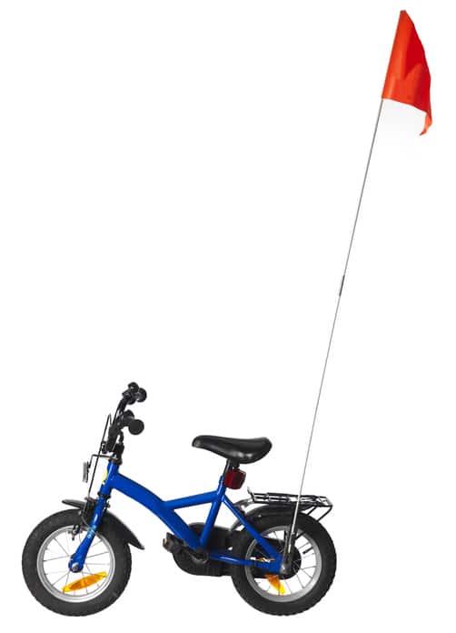 kinderfiets met vlaggetje - fietshelm voor je kind
