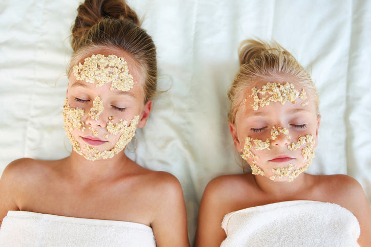meisjes met havermoutmasker - 5 x zelf gezichtsmaskers maken
