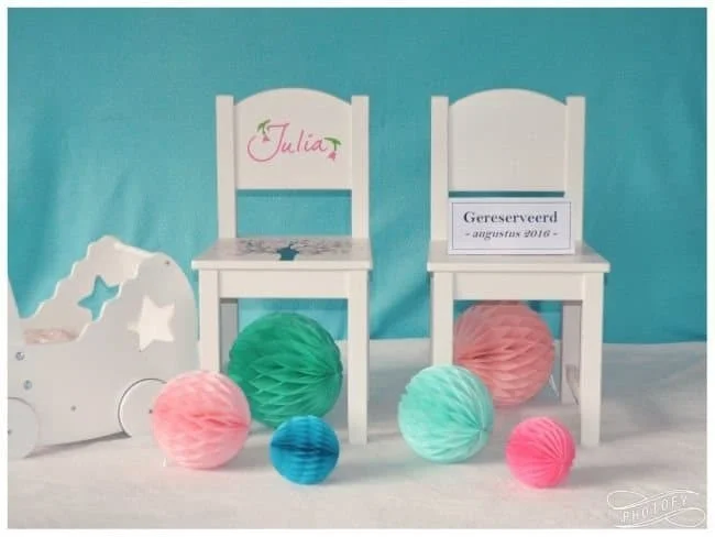 zwangerschapsaankondiging op kinderstoeltje