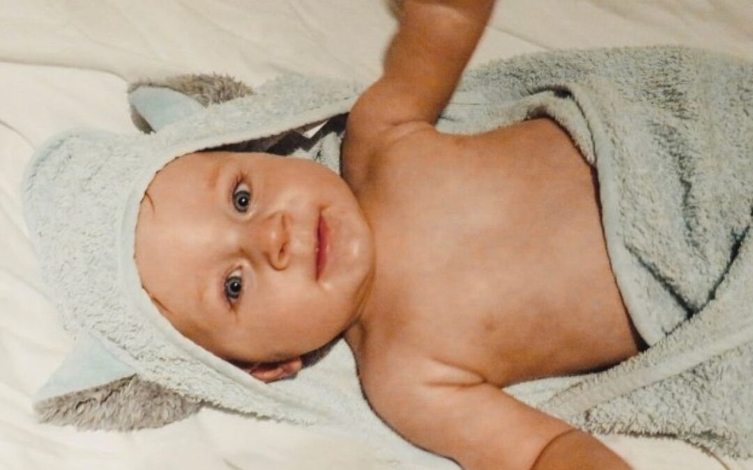 Review: Veilig en makkelijk je baby in de badcape wikkelen met de Tuby