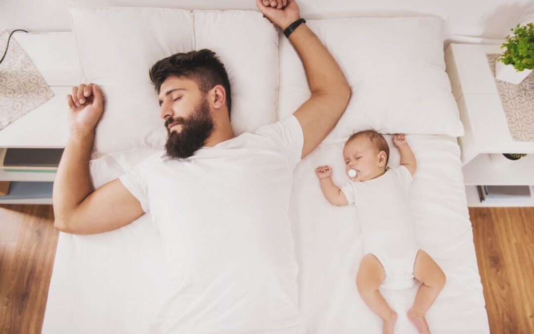 Hoe kan de vader helpen na de geboorte?
