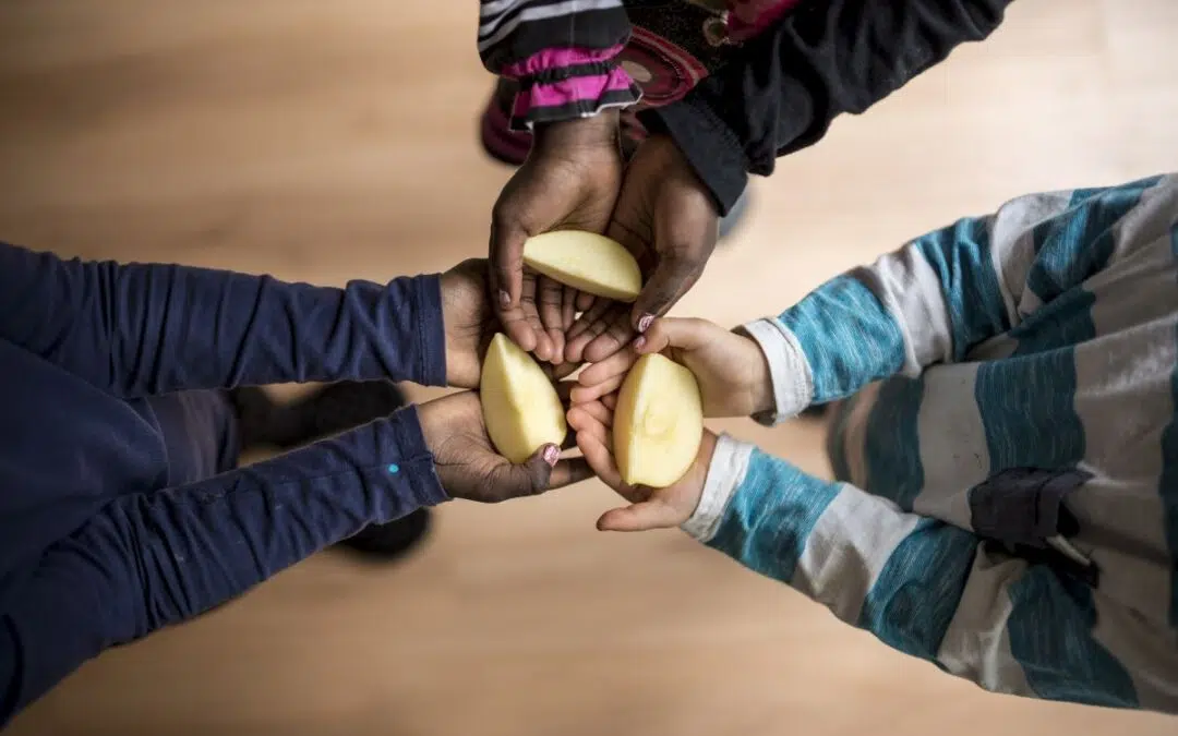 5 tips om je kindje samen te leren delen