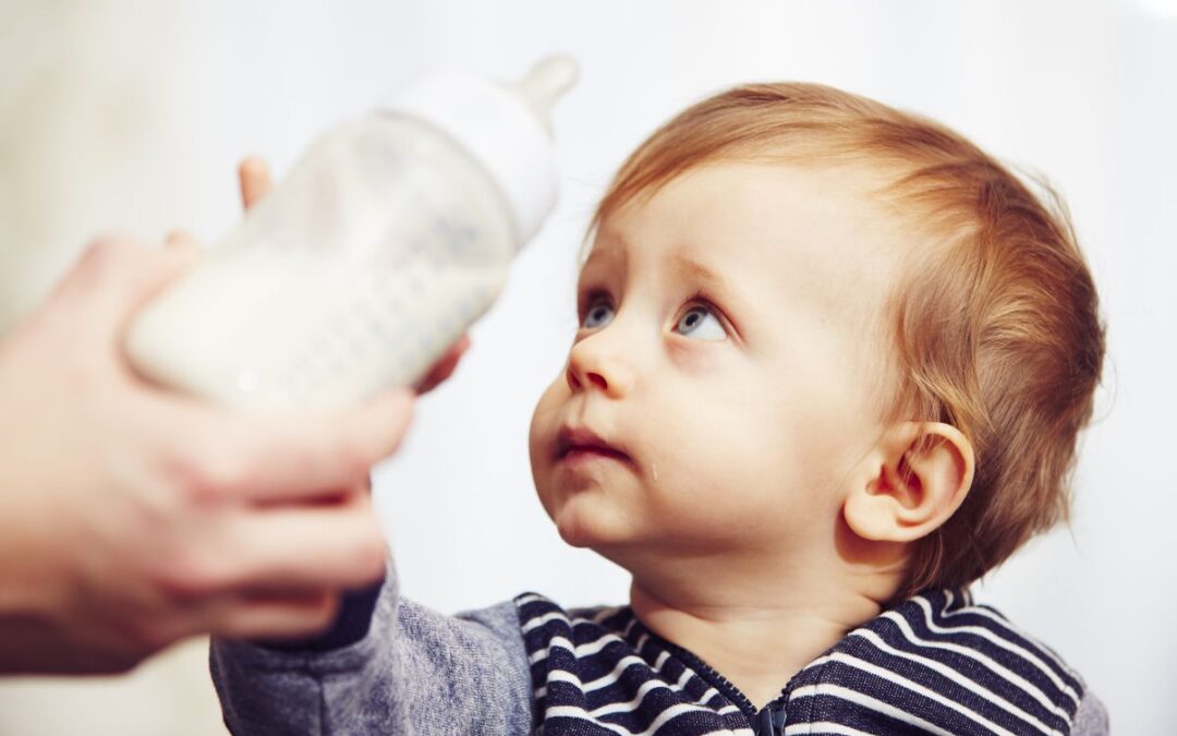 Mijn baby eet en drinkt niet: oorzaken, tips & adviezen