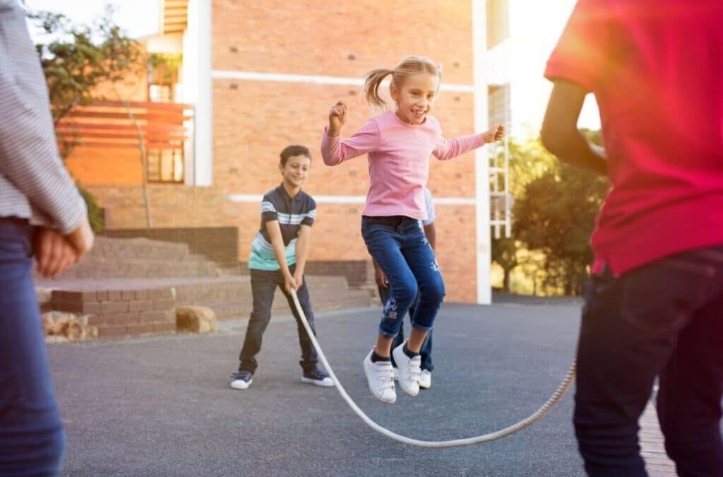 4 redenen waarom het belangrijk is dat kinderen buiten spelen