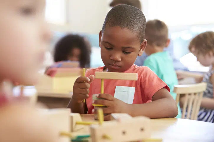 Montessori onderwijs: Wat is het? En wat zijn de voor- en nadelen?
