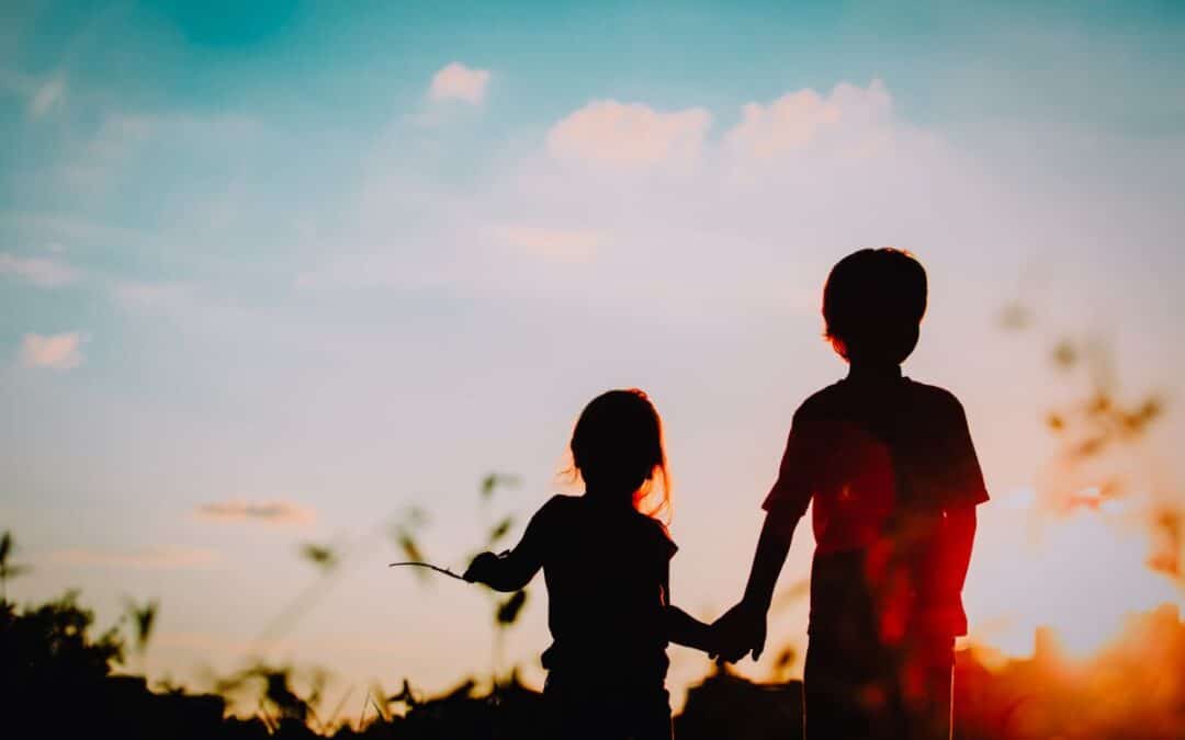 8 redenen waarom zusjes blij met een grote broer zijn