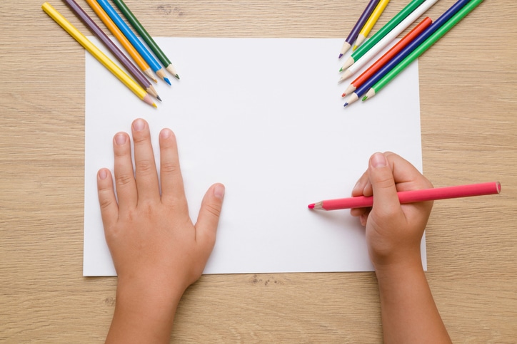 potloodgreep kinderen knijpen in het potlood met de duim en wijsvinger.