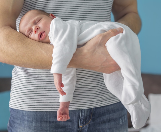darmkrampjes leg je baby na het voeden op je arm