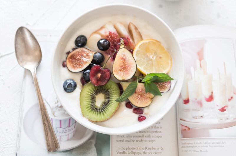 fruit en yoghurt voor een gezond leven