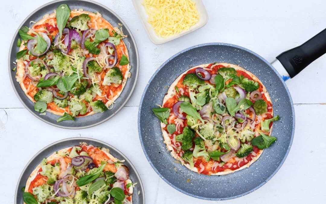 Recept: Piadina panpizza met broccoli, kaas en babyspinazie