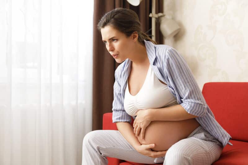 Hoe voelen weeën voor een zwangere vrouw