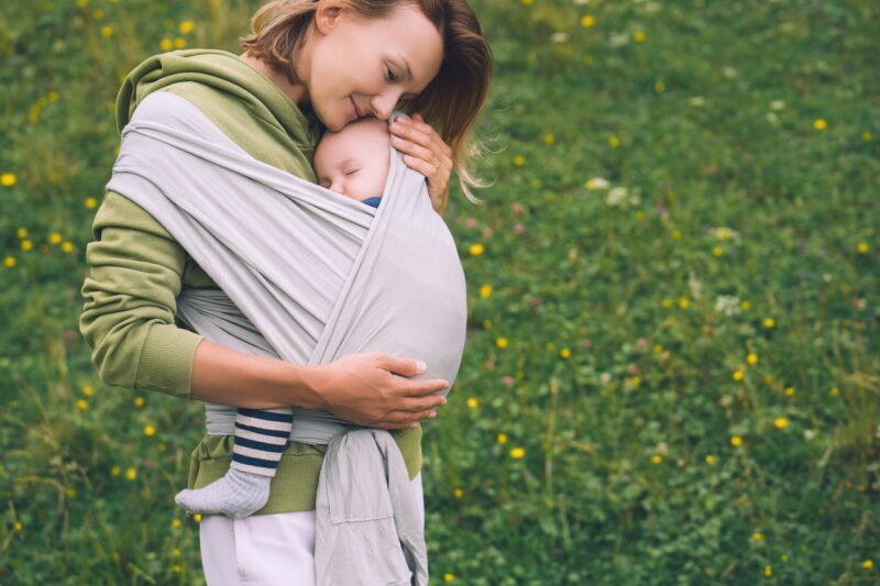 Draagdoek voor baby als cadeau tijdens zwangerschap