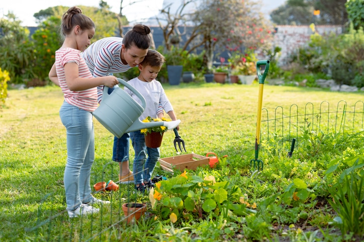 Tuinieren met kinderen - buitenactiviteiten voor peuters