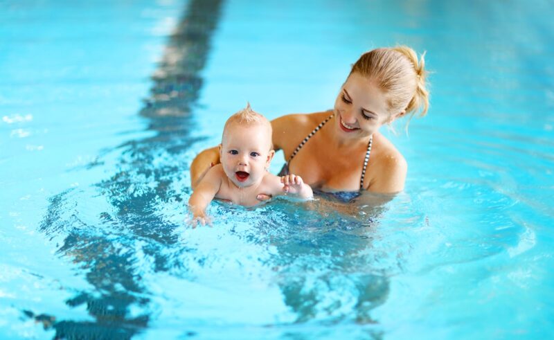 Babyzwemmen goed voor ontwikkeling