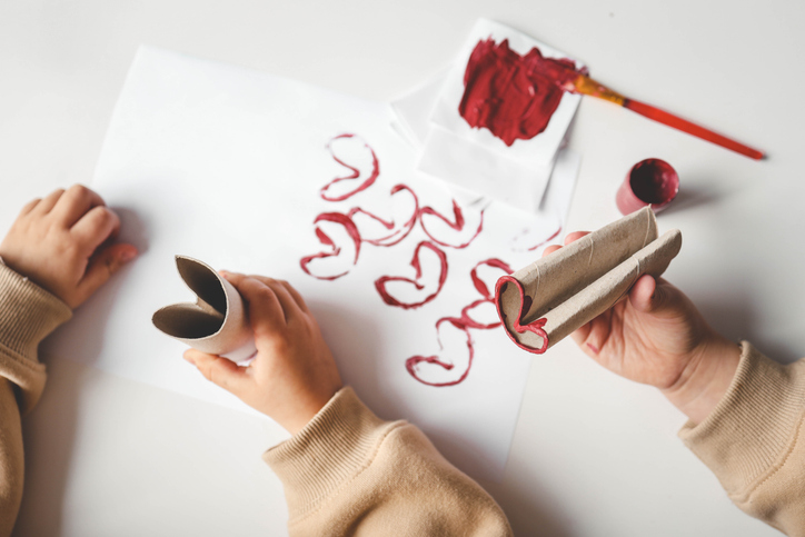 knutselen voor valentijnsdag - hartjes stempelen