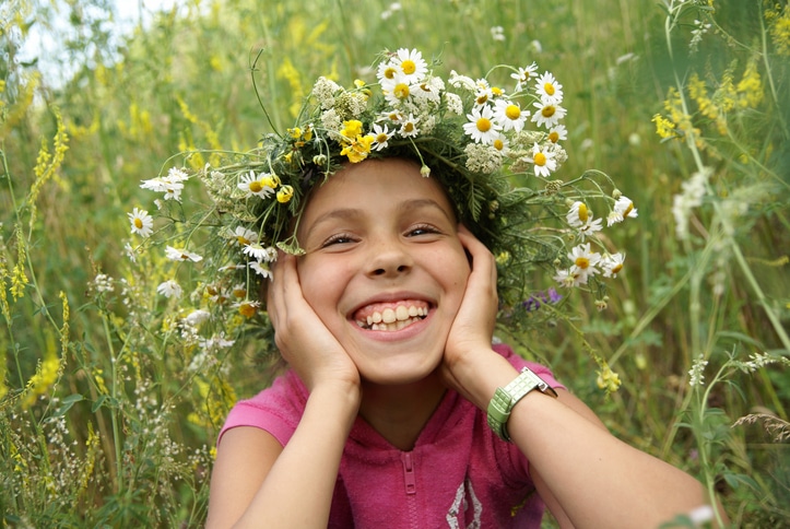 lente knutselen - meisje met bloemenkrans in het haar