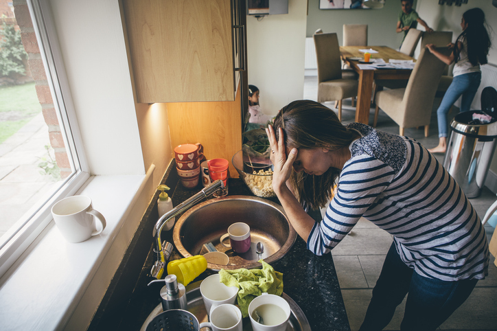 mental load blog meervoormamas.nl moeder met afwas