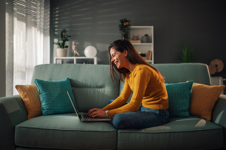 Vrouw computer online landingspagina