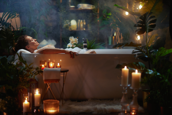 Vrouw in heerlijk bad