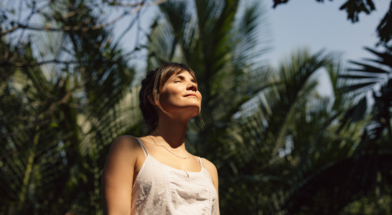 Vrouw herstel in de natuur