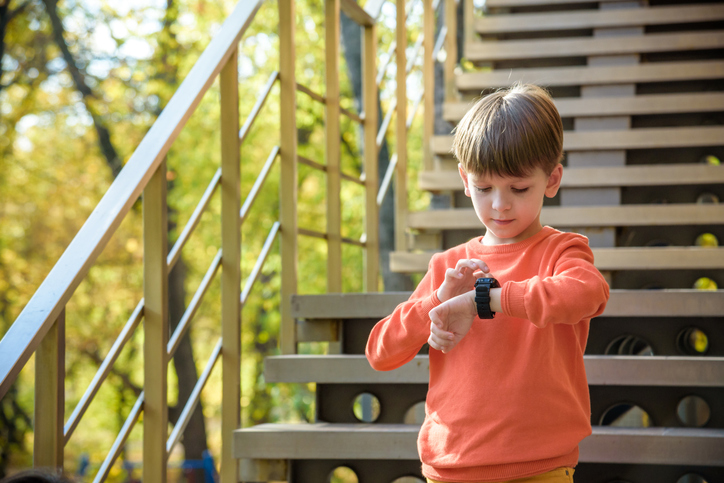 Kind met GPS horloge