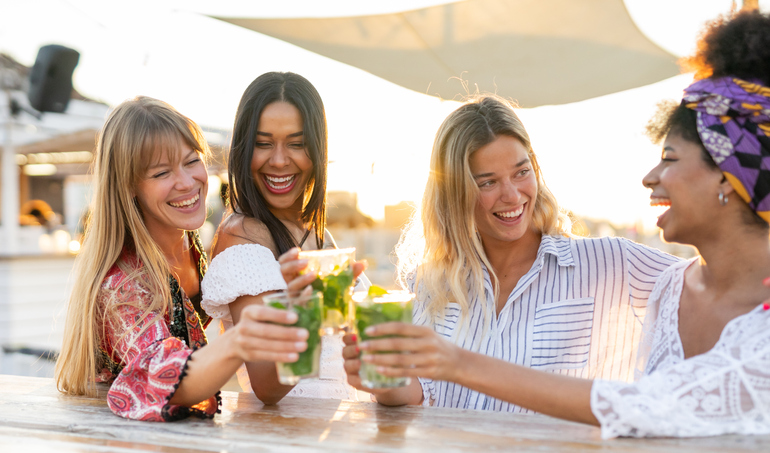 Vrouwen strandtent beach look