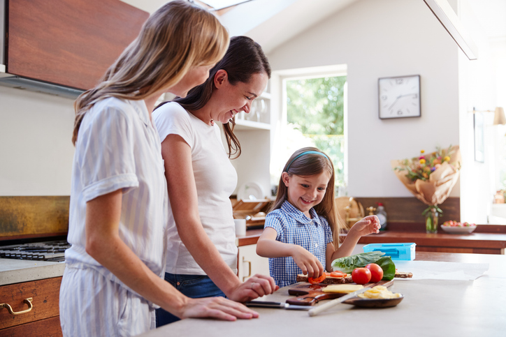 Broodtrommel klaarmaken in de keuken